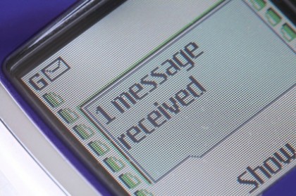SMS 420x279 Israel enviará alertas de misiles por SMS a sus ciudadanos