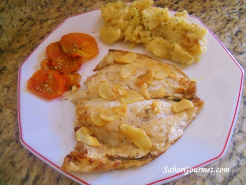 Dorada a la plancha con tomate a la plancha