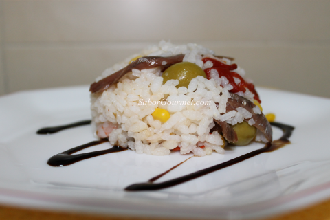 ensalada arroz con anchoas y gambas